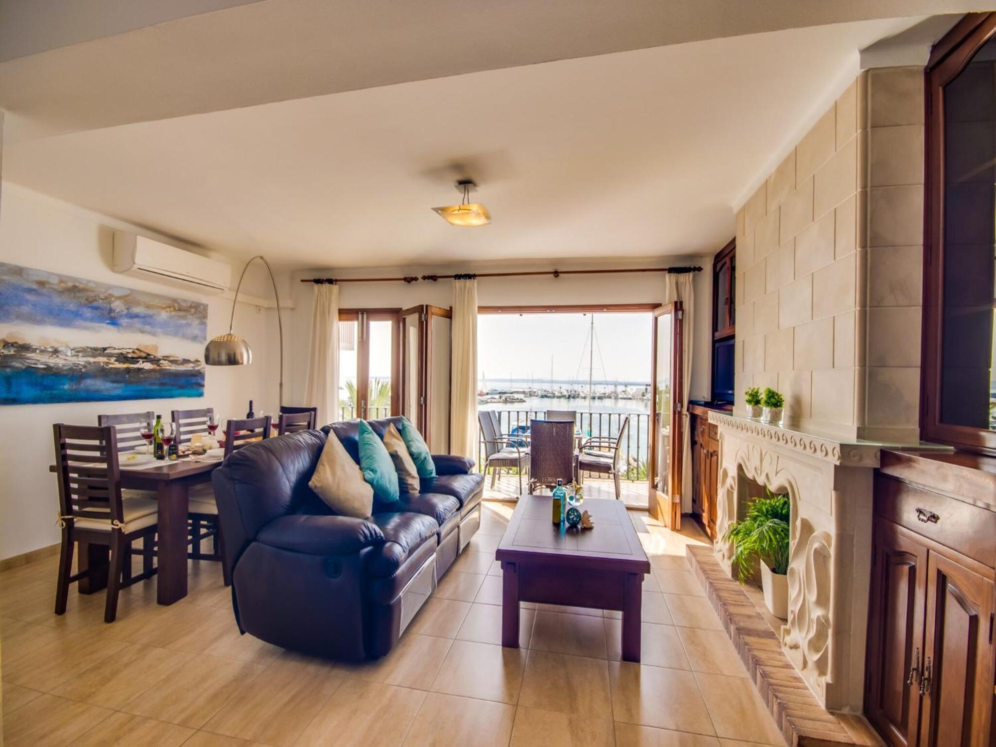 Apartment Apartment, 200m From *