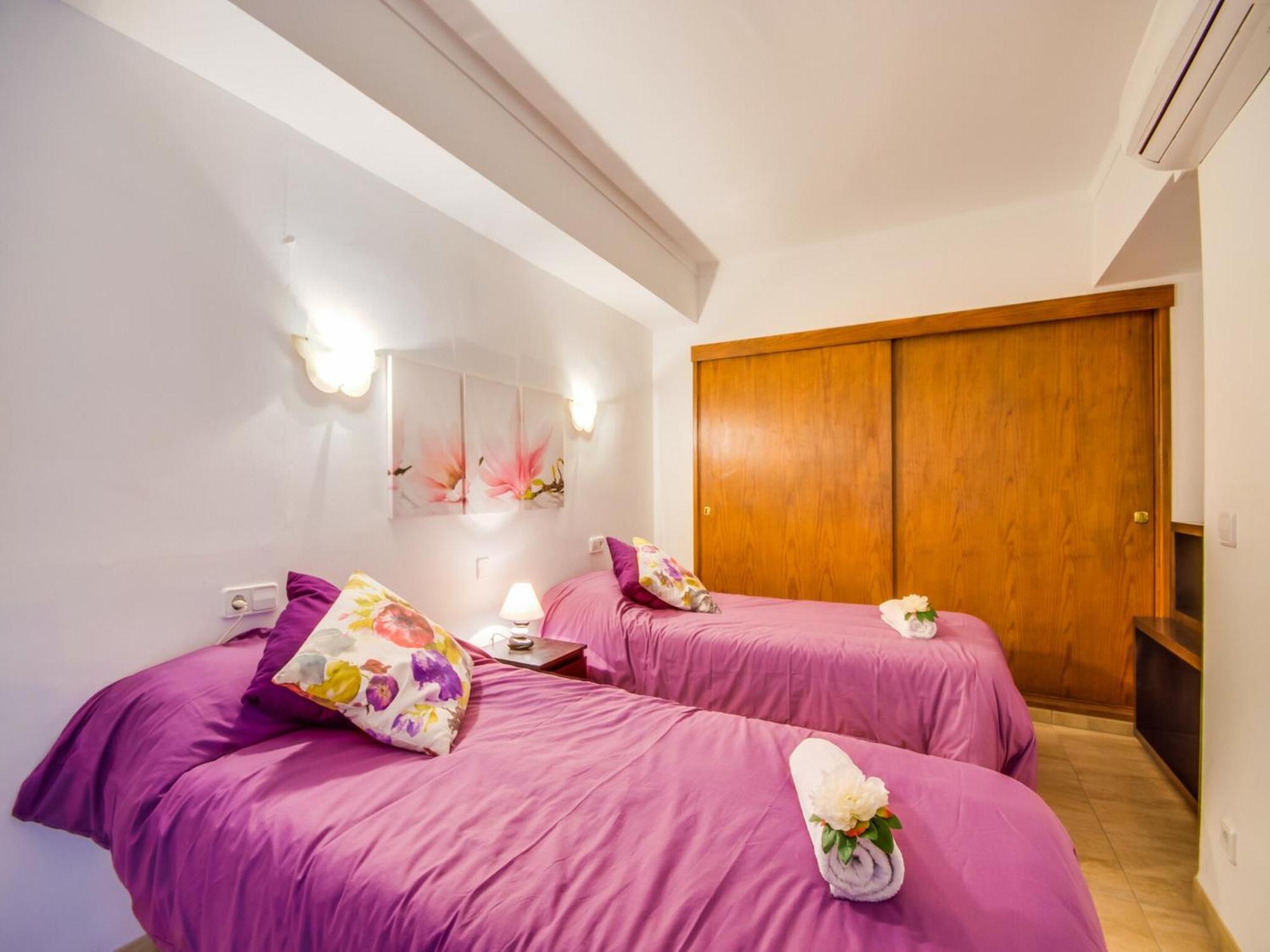 Apartment Apartment, 200m From *
